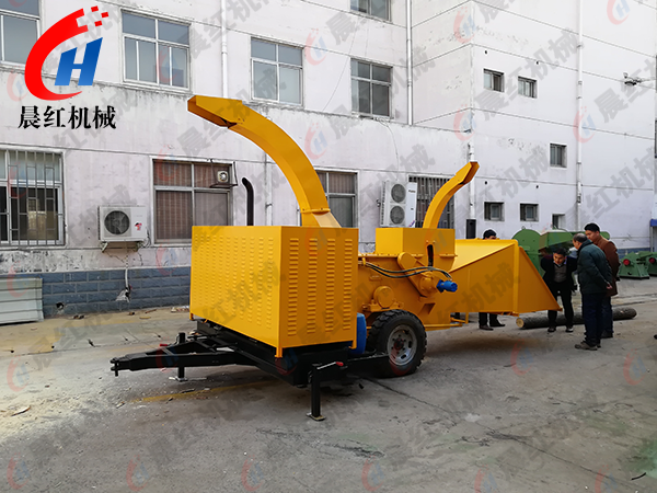 上海客戶大型樹(shù)枝粉碎機(jī)試機(jī)簽單